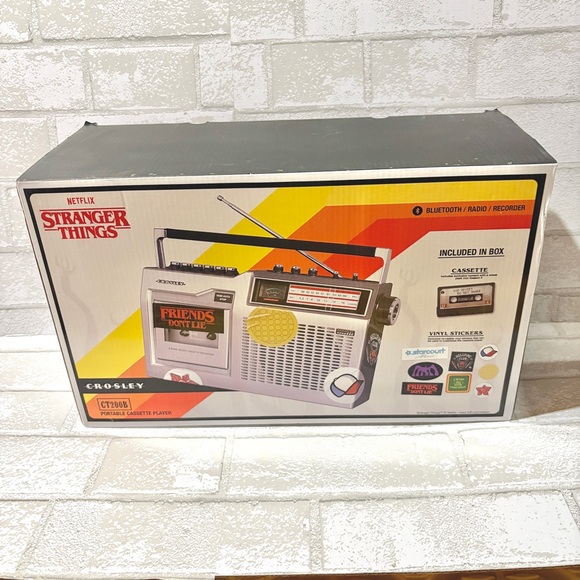 Crosley Stranger Things Radio & Cassette Player NEW With Vintage Design CT200B - Picture 1 of 5